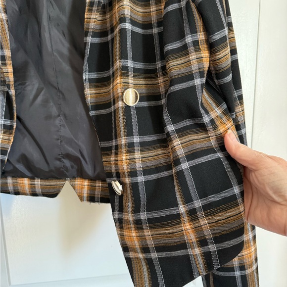 Chic Plaid Blazer - Black and Tan - Picture 3 of 5